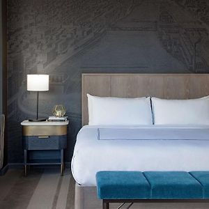 Corner King Room